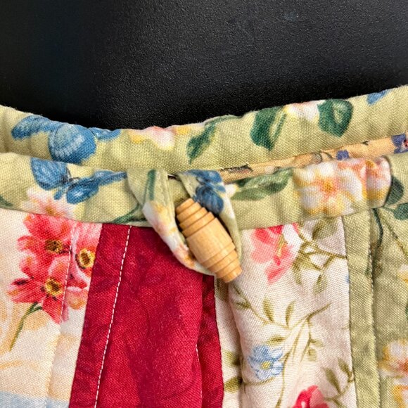 Handmade Quilted Floral Crossbody Bag with Toggle Closure - Picture 3 of 7